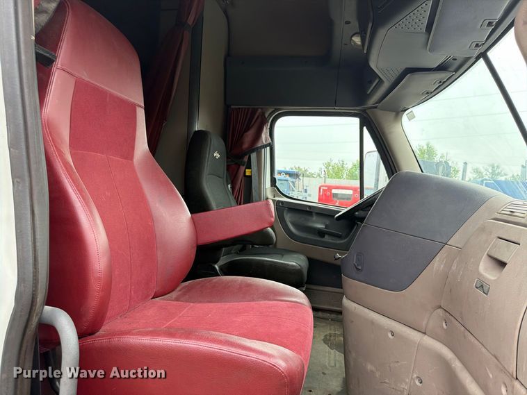 image for item FU4726 2012 Freightliner Cascadia semi truck