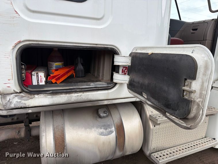 image for item FU4726 2012 Freightliner Cascadia semi truck