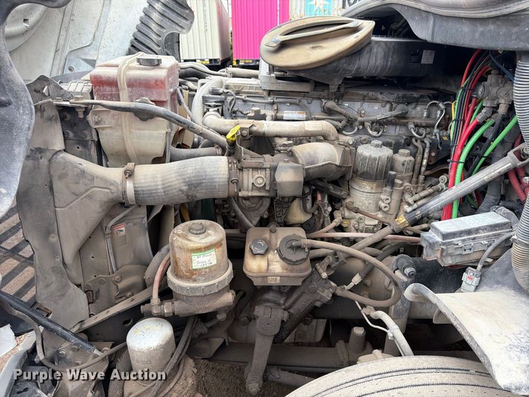 image for item FU4726 2012 Freightliner Cascadia semi truck