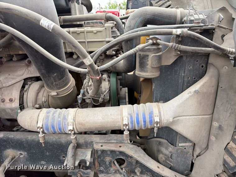 image for item FU4726 2012 Freightliner Cascadia semi truck