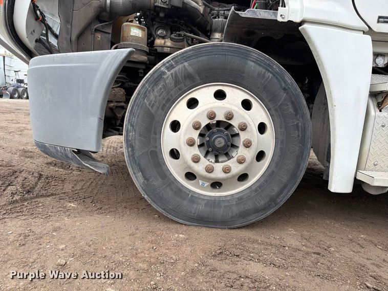image for item FU4726 2012 Freightliner Cascadia semi truck