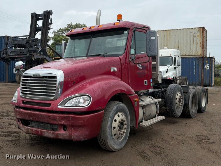 2006 Freightliner Columbia semi truck