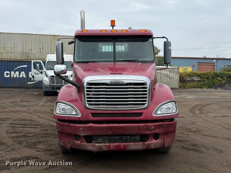 image for item FU4727 2006 Freightliner Columbia semi truck