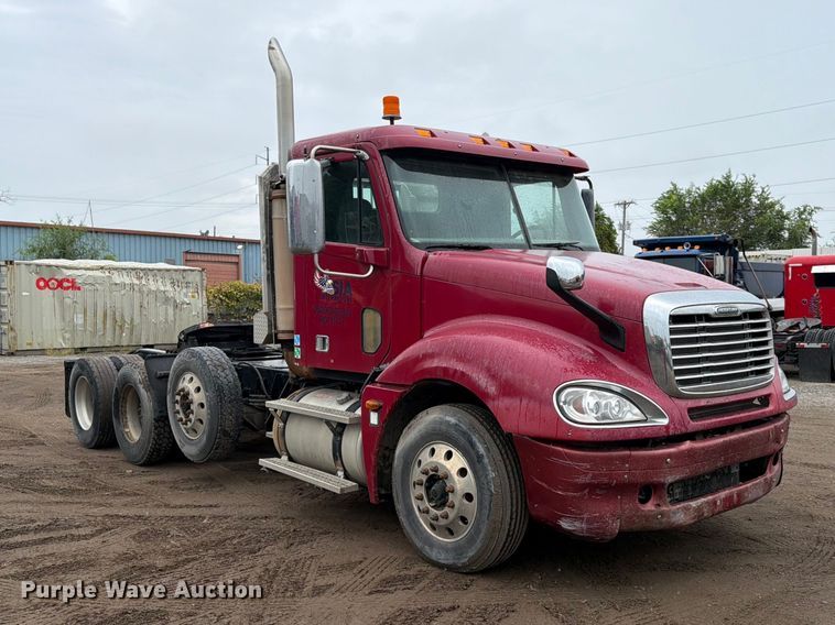 image for item FU4727 2006 Freightliner Columbia semi truck