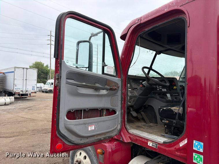 image for item FU4727 2006 Freightliner Columbia semi truck