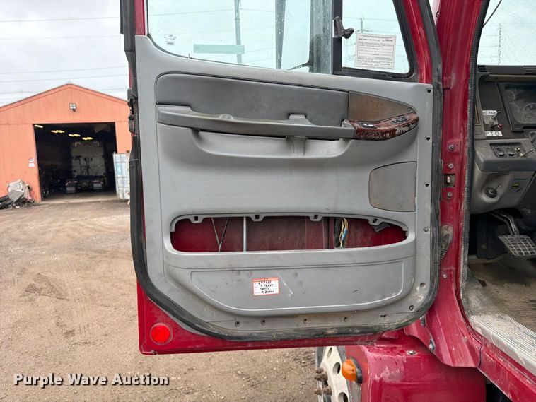 image for item FU4727 2006 Freightliner Columbia semi truck