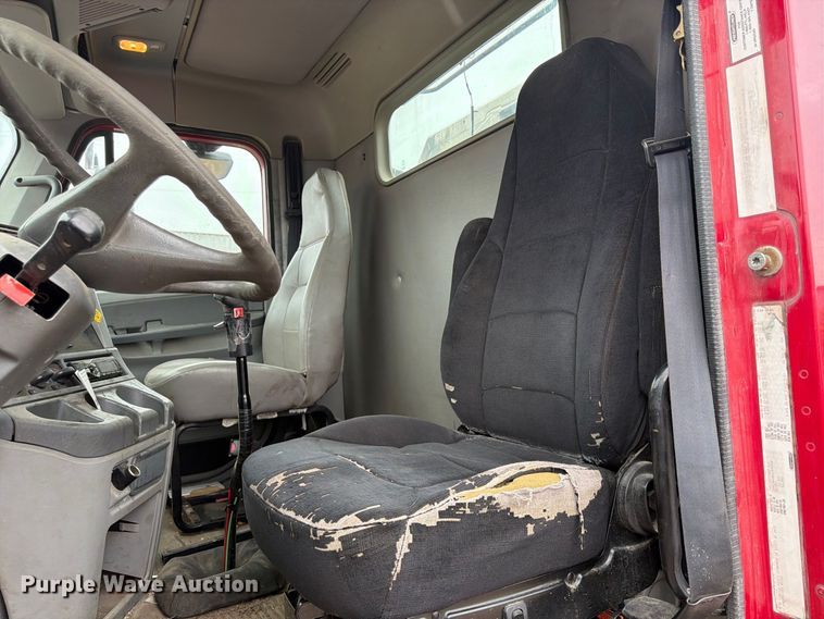 image for item FU4727 2006 Freightliner Columbia semi truck
