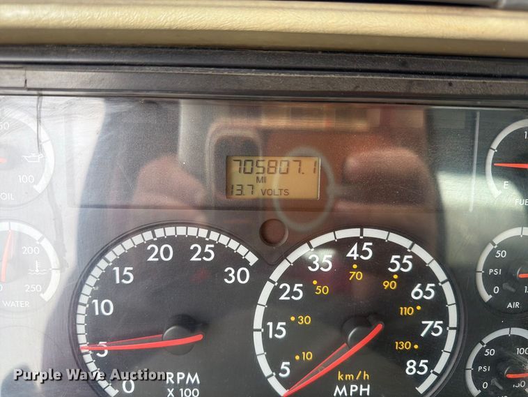 image for item FU4727 2006 Freightliner Columbia semi truck