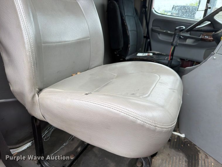 image for item FU4727 2006 Freightliner Columbia semi truck