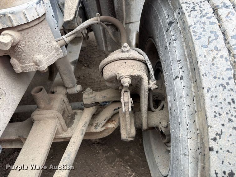 image for item FU4727 2006 Freightliner Columbia semi truck