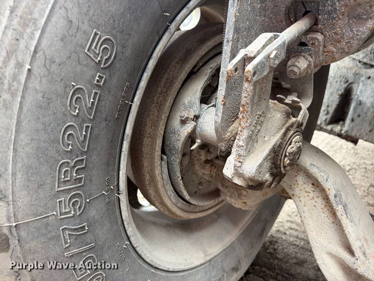 image for item FU4727 2006 Freightliner Columbia semi truck