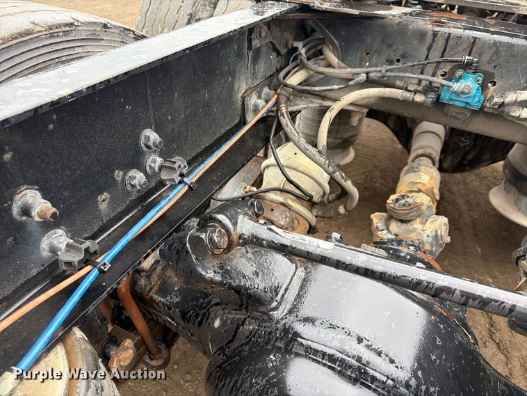 image for item FU4727 2006 Freightliner Columbia semi truck