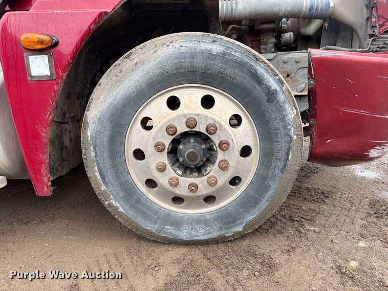 image for item FU4727 2006 Freightliner Columbia semi truck