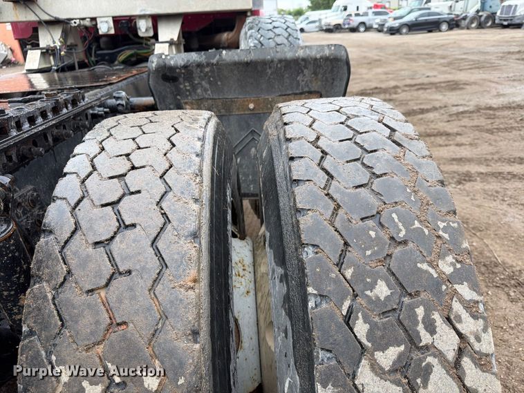 image for item FU4727 2006 Freightliner Columbia semi truck