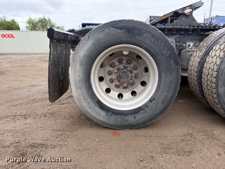 image for item FU4727 2006 Freightliner Columbia semi truck