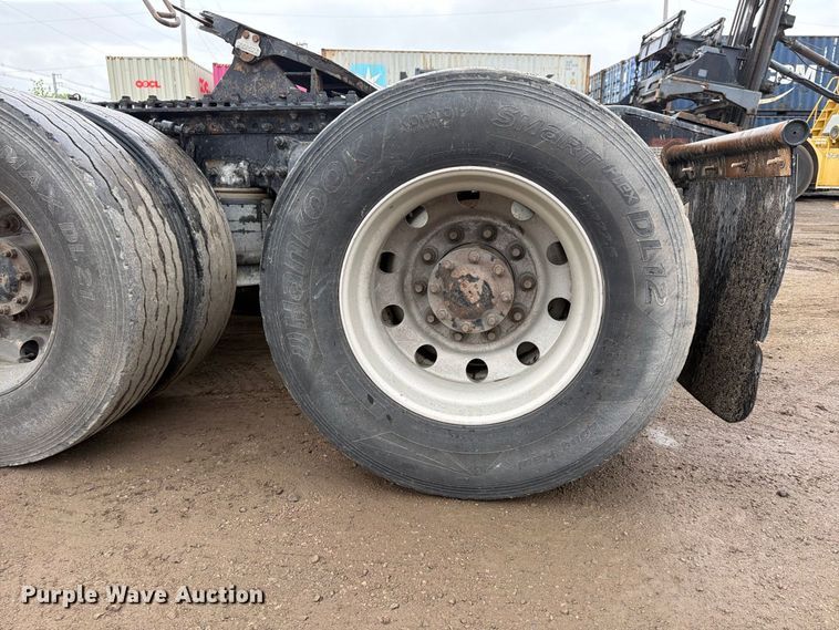 image for item FU4727 2006 Freightliner Columbia semi truck