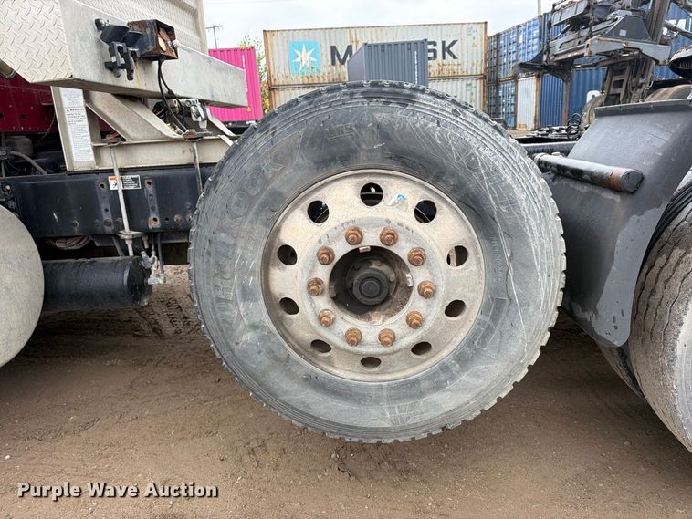 image for item FU4727 2006 Freightliner Columbia semi truck