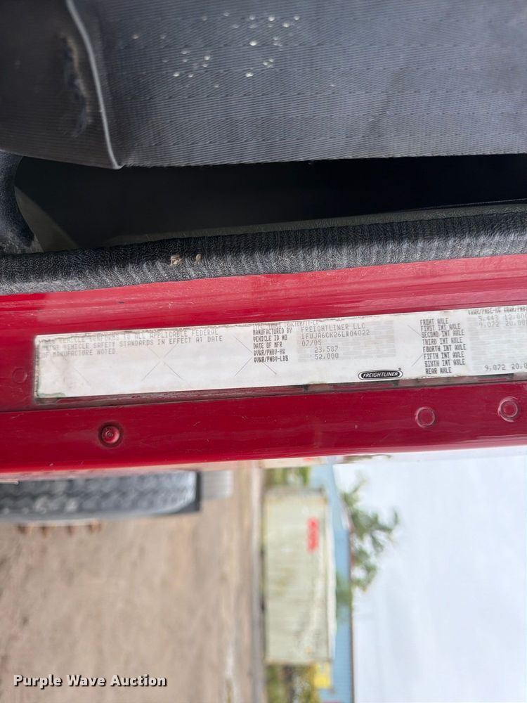 image for item FU4727 2006 Freightliner Columbia semi truck