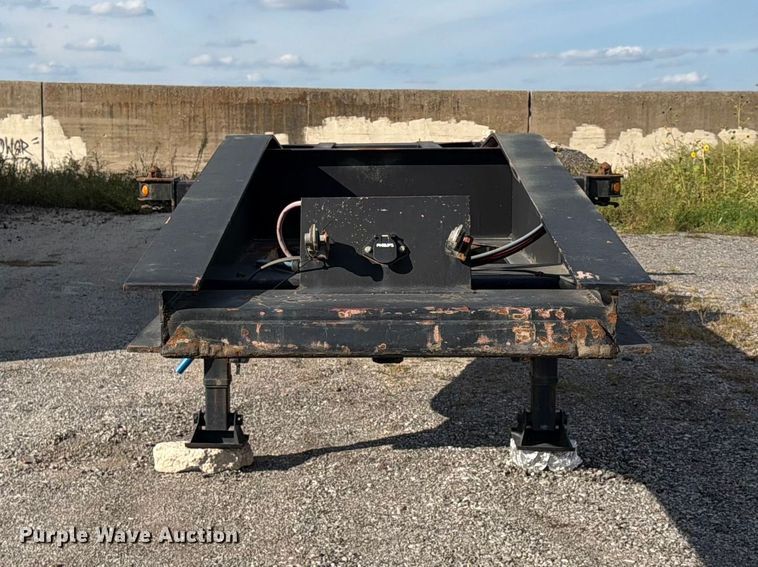 image for item FU4734 2001 Cheetah Chassis container trailer
