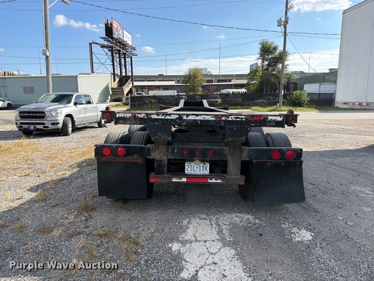 image for item FU4734 2001 Cheetah Chassis container trailer