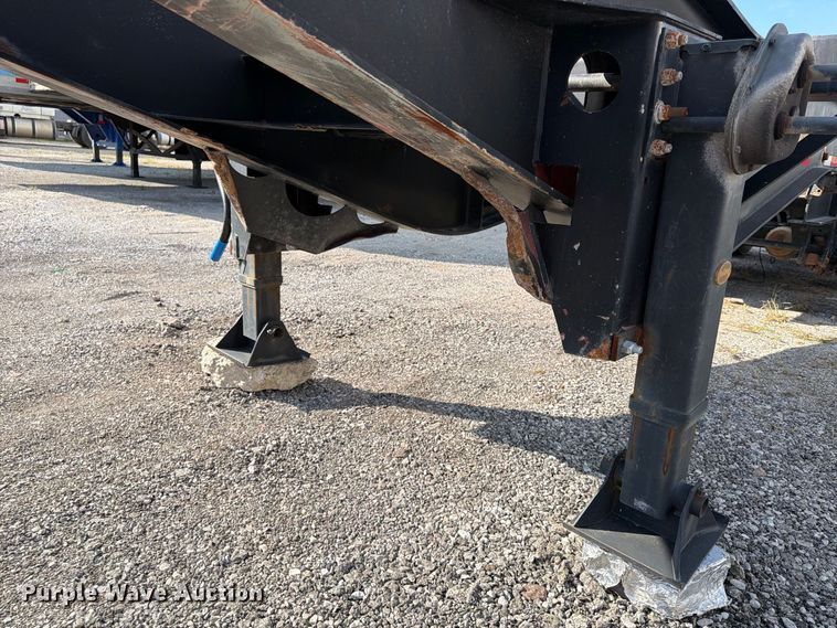 image for item FU4734 2001 Cheetah Chassis container trailer