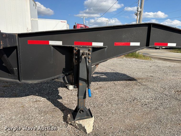 image for item FU4734 2001 Cheetah Chassis container trailer