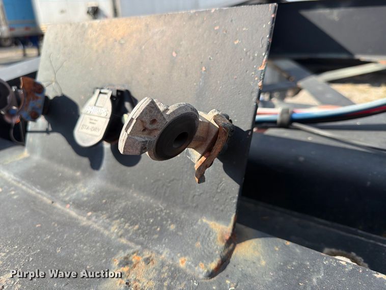 image for item FU4734 2001 Cheetah Chassis container trailer