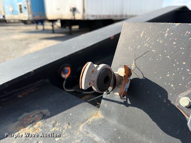 image for item FU4734 2001 Cheetah Chassis container trailer
