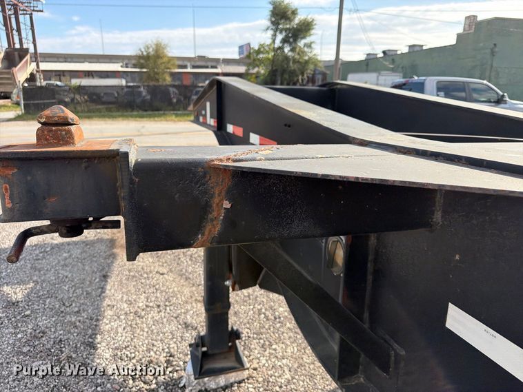 image for item FU4734 2001 Cheetah Chassis container trailer