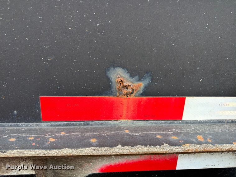 image for item FU4734 2001 Cheetah Chassis container trailer