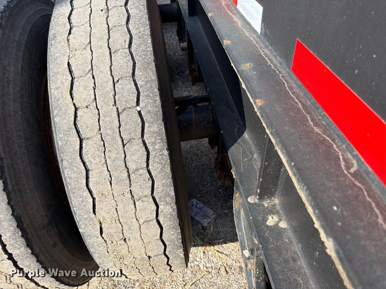image for item FU4734 2001 Cheetah Chassis container trailer