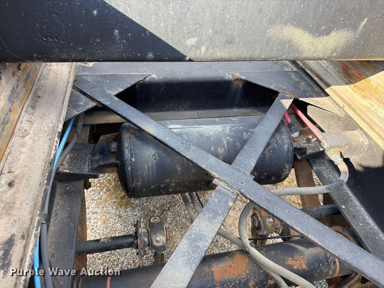 image for item FU4734 2001 Cheetah Chassis container trailer