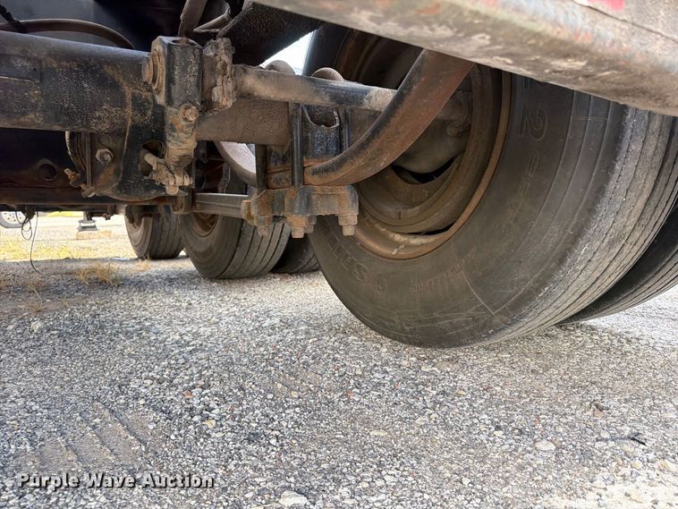 image for item FU4734 2001 Cheetah Chassis container trailer