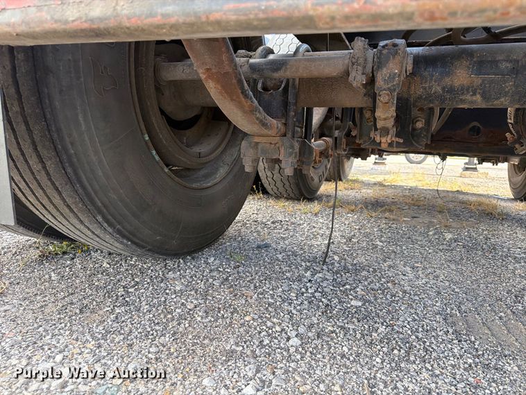 image for item FU4734 2001 Cheetah Chassis container trailer