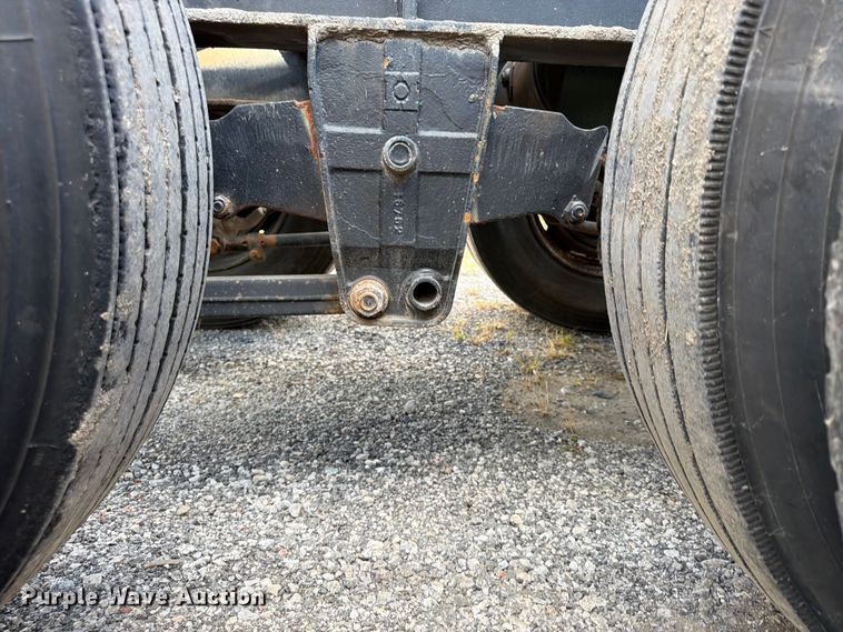 image for item FU4734 2001 Cheetah Chassis container trailer