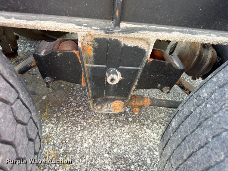 image for item FU4734 2001 Cheetah Chassis container trailer