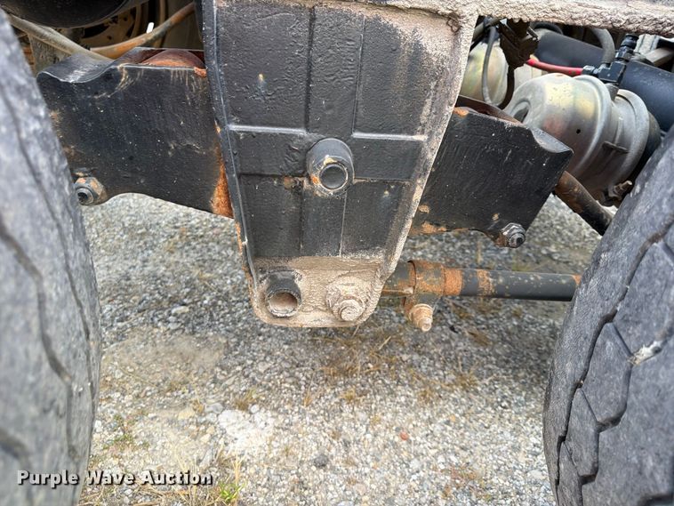 image for item FU4734 2001 Cheetah Chassis container trailer