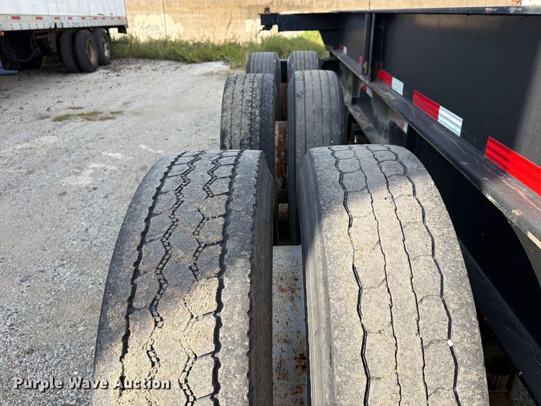 image for item FU4734 2001 Cheetah Chassis container trailer