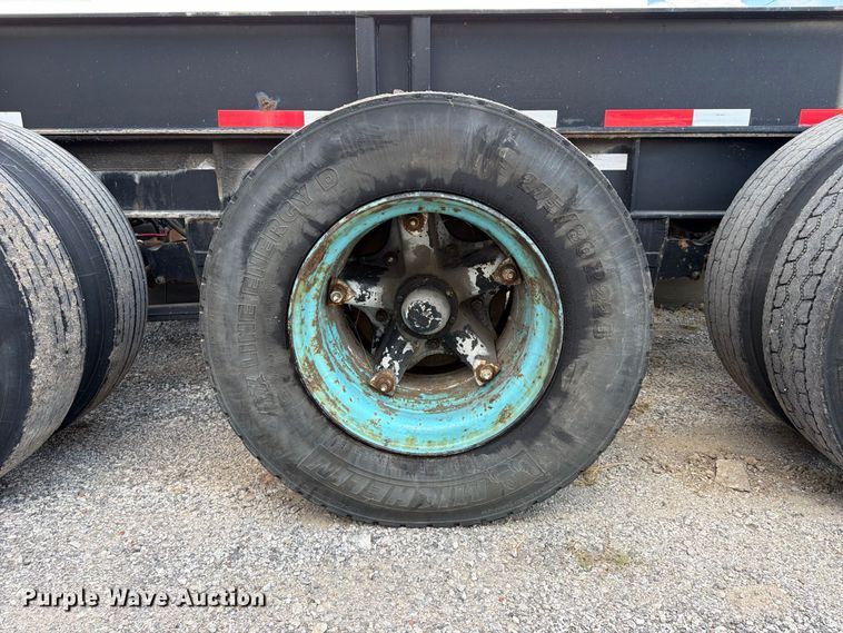 image for item FU4734 2001 Cheetah Chassis container trailer