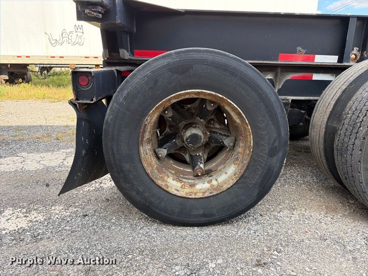 image for item FU4734 2001 Cheetah Chassis container trailer