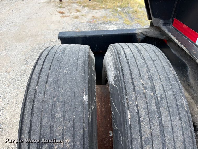 image for item FU4734 2001 Cheetah Chassis container trailer