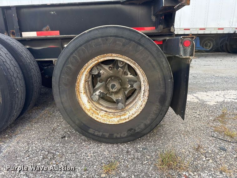 image for item FU4734 2001 Cheetah Chassis container trailer