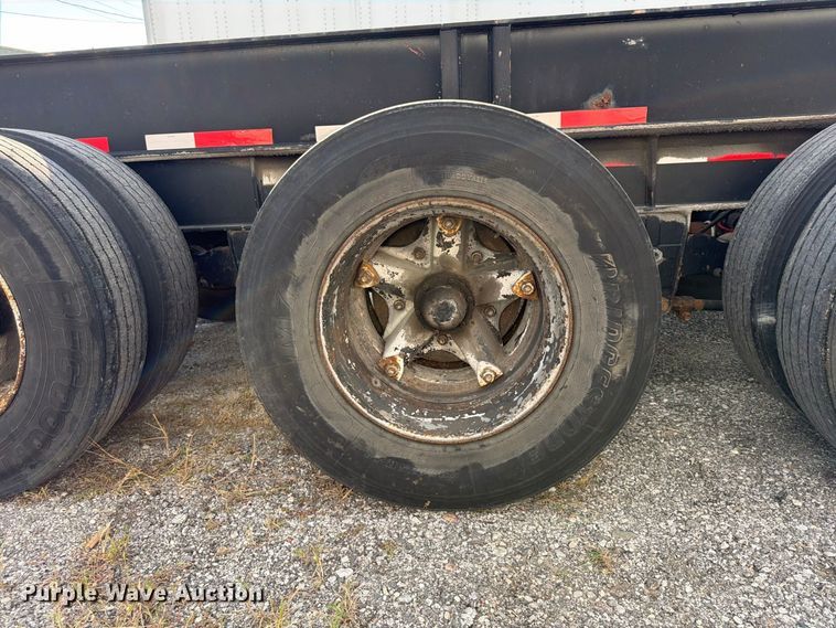 image for item FU4734 2001 Cheetah Chassis container trailer
