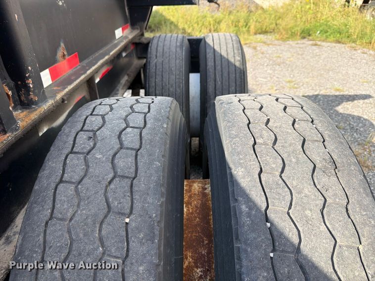 image for item FU4734 2001 Cheetah Chassis container trailer