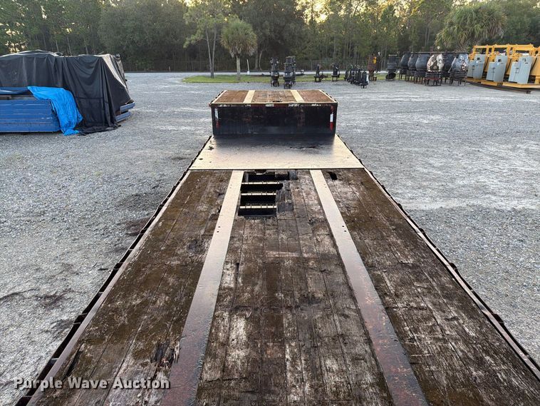 image for item NC9912 2004 Manac  drop deck trailer