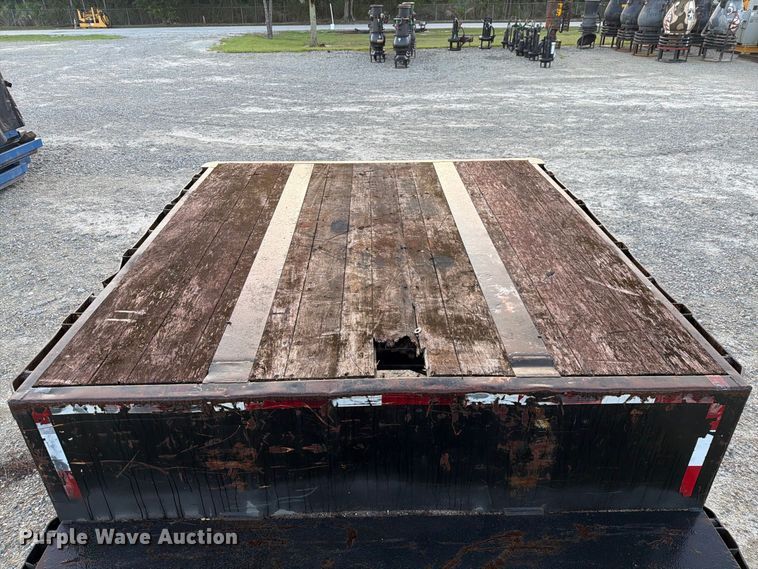 image for item NC9912 2004 Manac  drop deck trailer