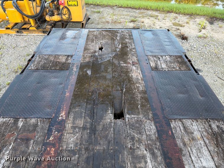 image for item NC9912 2004 Manac  drop deck trailer