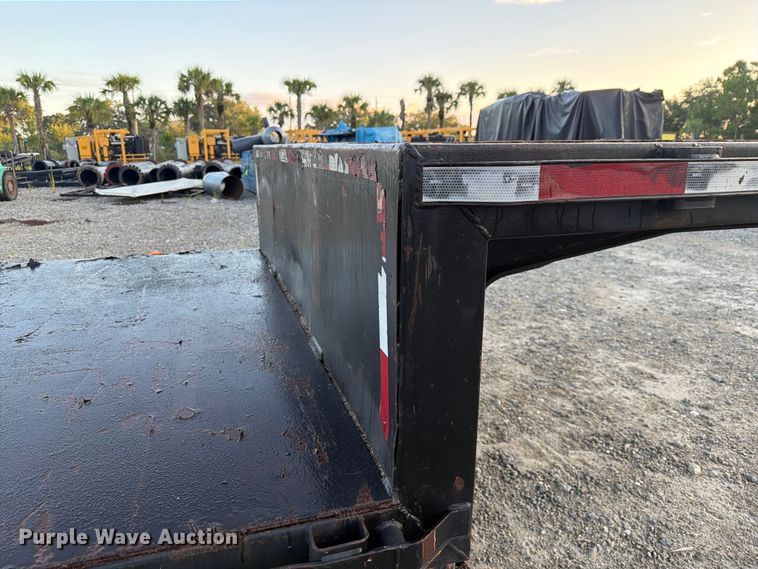 image for item NC9912 2004 Manac  drop deck trailer