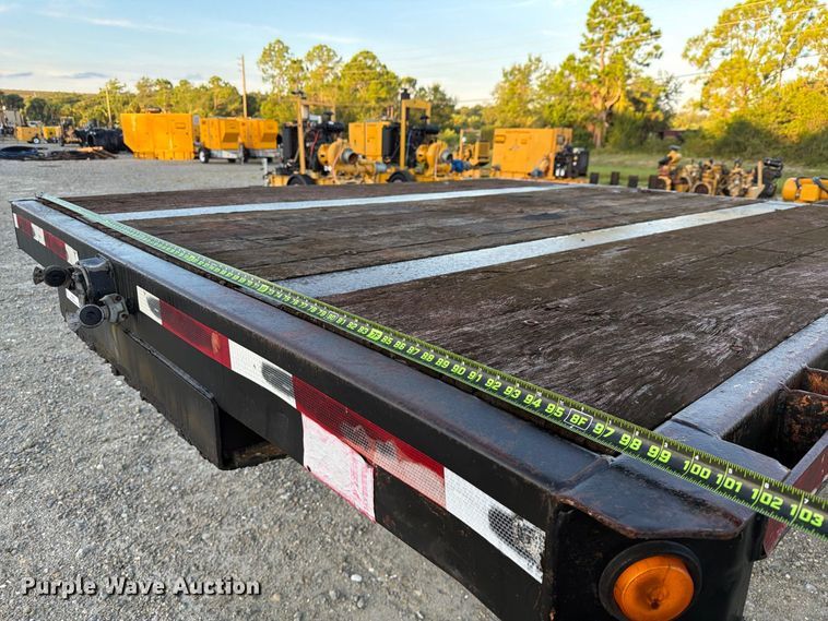 image for item NC9912 2004 Manac  drop deck trailer