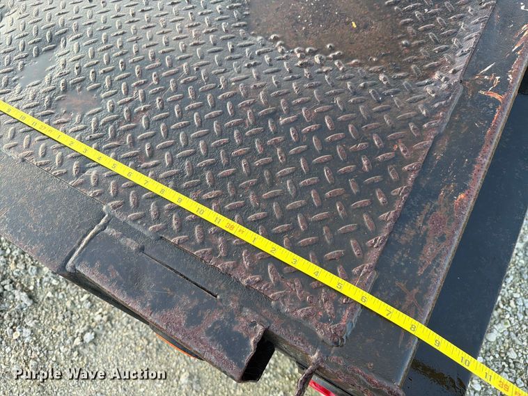 image for item NC9912 2004 Manac  drop deck trailer